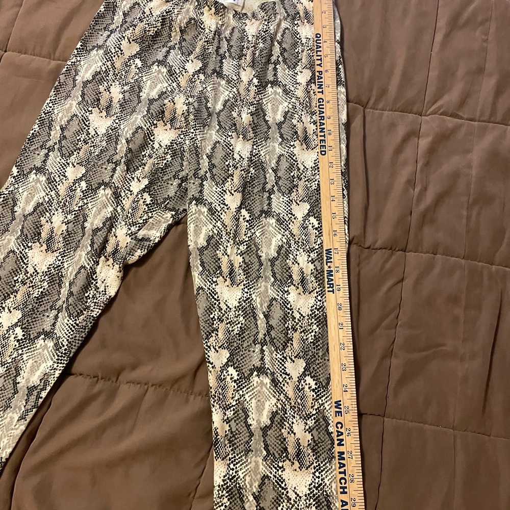 Old Navy Snake Skin Print Leggings